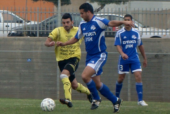 הראל כחלון(בכחול)ולורן בן ארי מכפר סבא(צילום:לירן דורף)