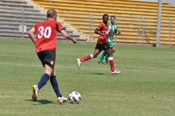 אליאס זאנה מול שחקן עמישב