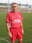 על הכתפיים של שאווט ודרעי, השאר יתמזגו עם התפאורה