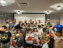 מבורך: שחקני צופי חיפה הגיעו לעודד את המשפחות המפונות מאזור הצפון