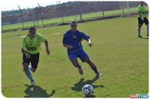 האם ייענש בנוסף לקבוצה? אלון סטיבן (בכחול)