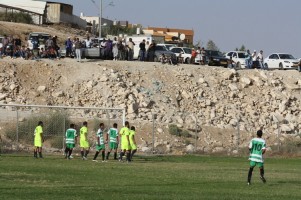 פתאום היא מפריעה. גבעת הסלעים ברהט (אנס אבודעבס)