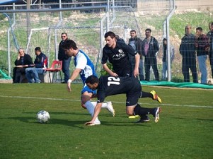 ברקר דניאל מתחמק משני מגיני רמות מנשה