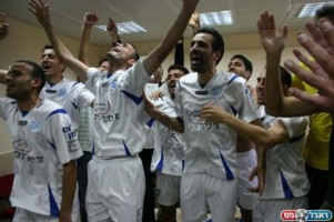 ינאי דרעי חוגג עליה עם מכבי באר שבע