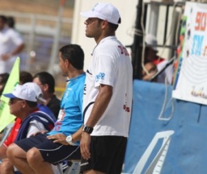 מעביר את המושכות. רז חיים.