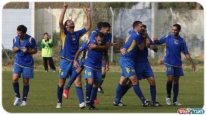 שחקני קרית גת חוגגים בעונה שעברה.