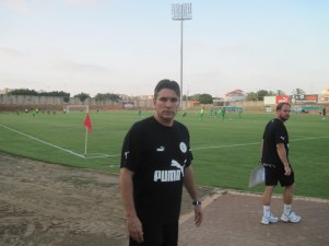 מחכים להחלטה. המאמן גיא עזורי (צילום: אסף כרמי)