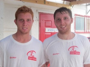 מפרגנים אחד לשני. גיא (מימין) ובן כוואז. (צילום: אסף כרמי).