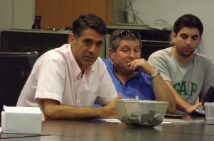 אבי לוי (משמאל) ואבי קאופמן, היום בהגרלה. (צילום: אלון יהודיוף)