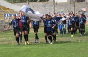 רוב הסגל נשאר. חוגגים עליה