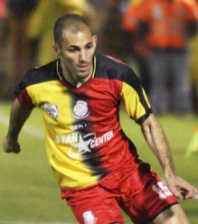 מאור פרץ במדי אשדוד.(צילום וואלה ספורט)