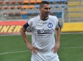 שלושער וניצחון ראשון. אדם מזרחי.