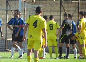 האדום הראשון גל פיבך מורחק.