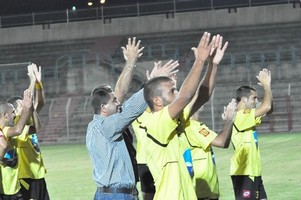 שחקני פאחם חוגגים בסיום. (צילום: מוחמד חאדר אניס).