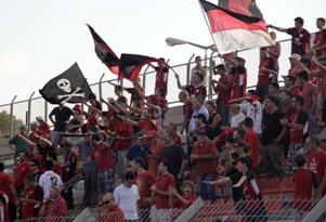 הקהל האדום באקסטזה.(צילום:אתר קטמון)