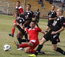 שוורצמן מוקף בהגנת חדרה.