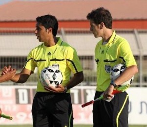 גנב את ההצגה. פבריקר (משמאל. אנס אבו דעבס)