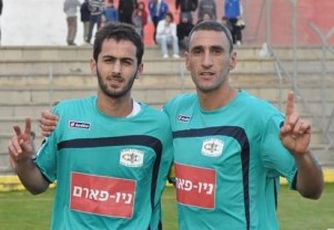 חוזר לעצמו. וואהב (מימין) וגיסו, ענאן נאסראלדין (חאדר אניס)