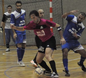 צחי אילוז מחדרה כבש שלושער.