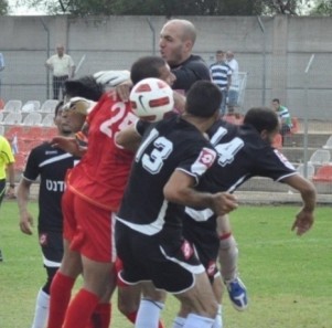 היה חם. המפגש הקודם בין הקבוצות (מוחמד חאדר אניס)