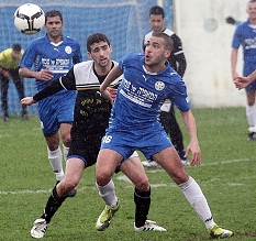 אלגוואי ועאמר נאבקים גם עם הגשם.