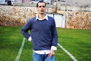 גדל במגדל העמק,מאמן את איכסל.