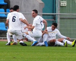 שחקני טבריה חוגגים היום בעפולה