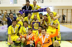 נחלת יצחק תל אביב חוגגים עם צלחת האליפות
