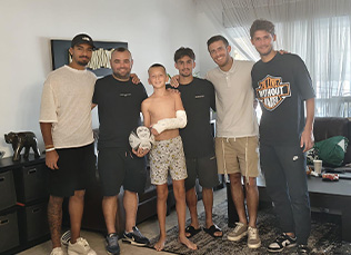 שחקני אשדוד ביקרו שחקן מחלקת נוער