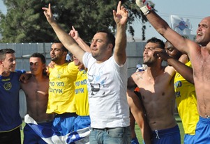 יבנה באקסטזה.