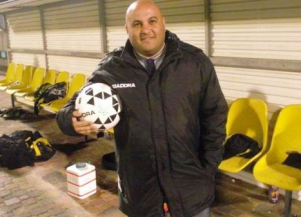 אלמוג ספיר. 