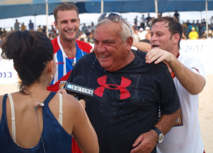 פשכצקי ושטראובר חוגגים עם שלמה.