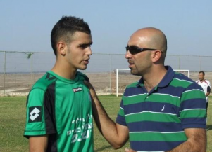 חי את הכדורגל.עוביידה(מימין)