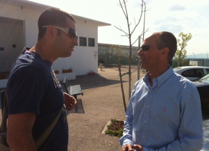 עמי אזולאי (משמאל)עם ראש העיר