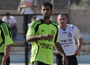 ג'נח. פותח פה.