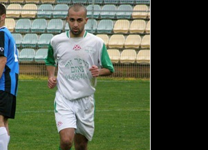 החלמה מהירה. בן דוד (במרכז. אמיר שיבי)