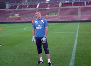 מתחתן ב11 בספטמבר. השוער רן קדוש.