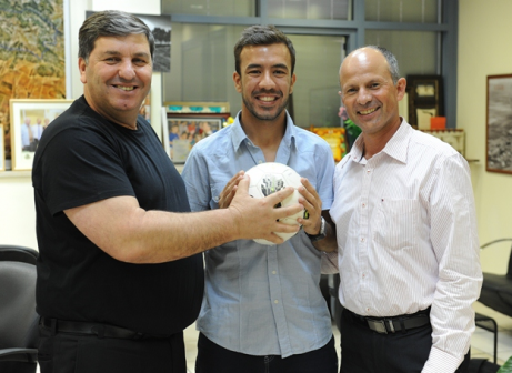 ראש בראש. מימין: עטר, אורי דוד ואלקבץ (ניב פרייס)