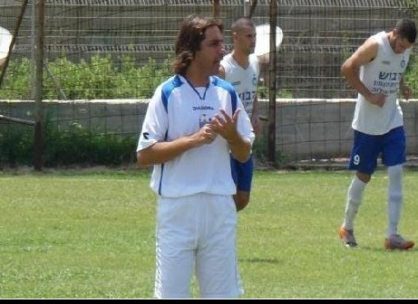 מאמן או עובד במפעל צינורות?.שרון זהביאן