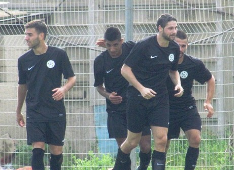 שחקני חדרה חוגגים ניצחון חשוב