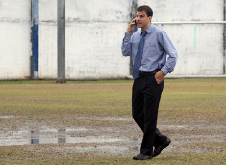 שבר ענן. השופט, ניר כוכב מקבל הוראות (לירן דורף)