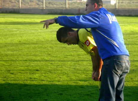 מוציא מים מהסלע. איטח (אחמד עזאיזה)