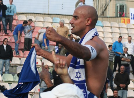 ברק ורד על הכתפיים. איזה משחק!