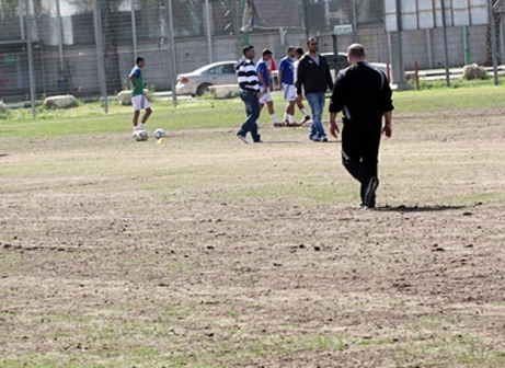 פתח תקווה, 2013. מגרש כדורגל (צילום: לירן דורף)