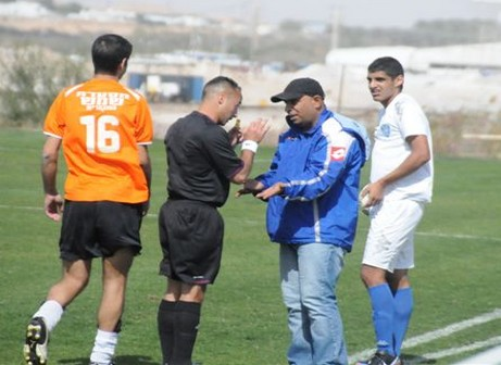 אבו רקייק בא בטענות לשופט. הוא לא הבעיה