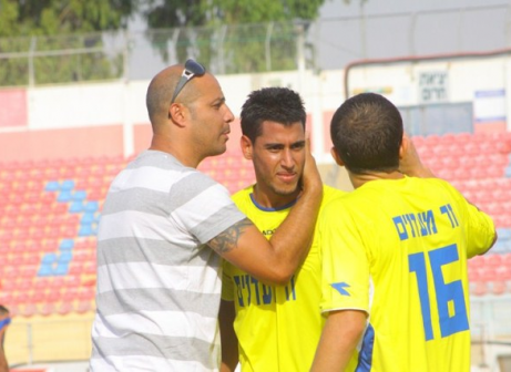 הקבוצה הכי טובה שעבד איתה. כחילה, בוכריס וברבי (שי מוגילבסקי)