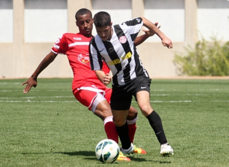 חגיגה בחולון. יובל אשכנזי ואליאס גטנק במאבק (לירן דורף)