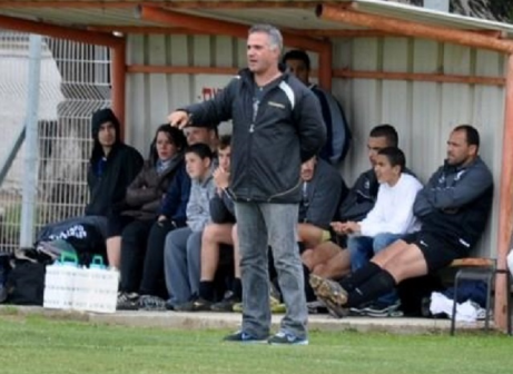 חוסר תיאום בדימונה. מאמן דימונה, עופר לביא (אורי גבאי)