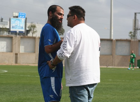 אלפסי מורה לכהן צדק להפסיק. השחקן כבש את השישי