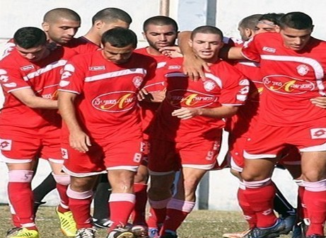 שחקני לוד חוגגים. אסולין במרכז